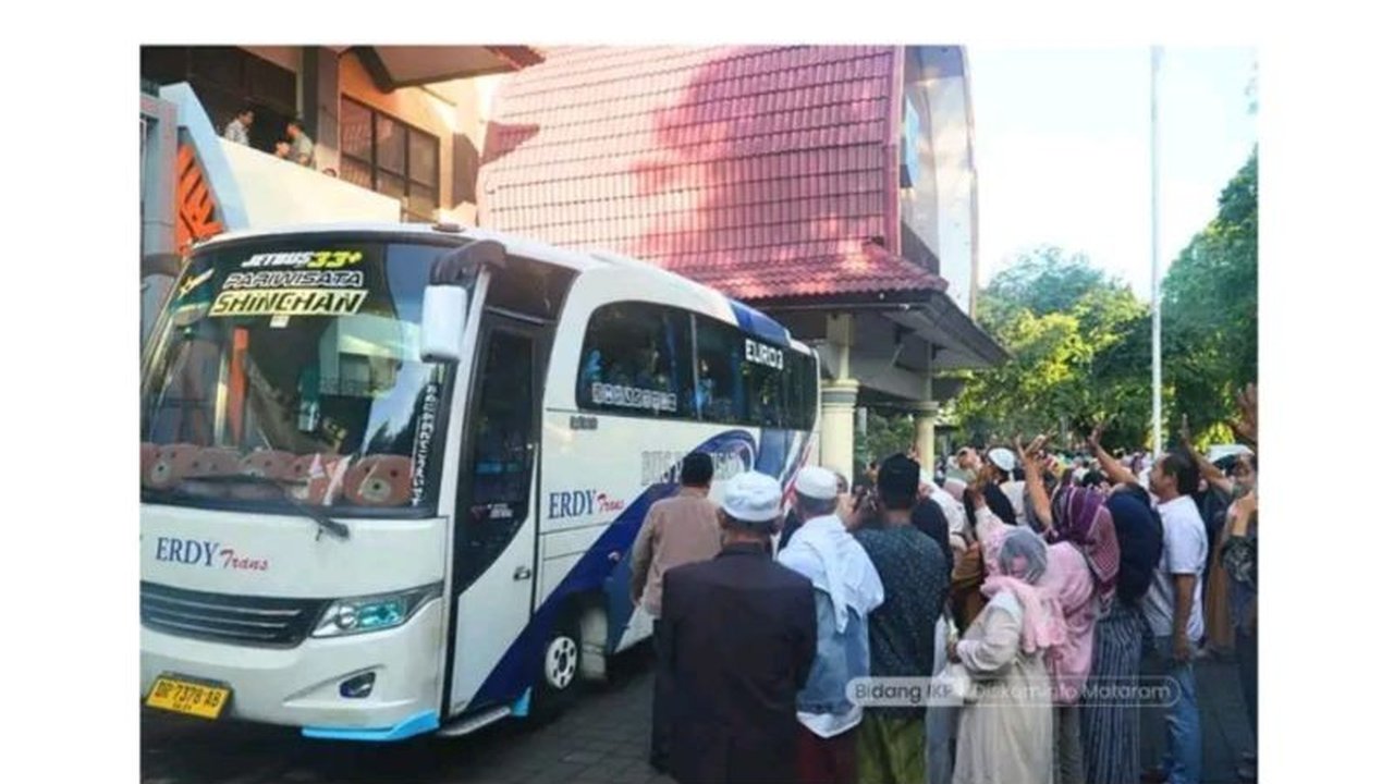 Kuota haji Kota Mataram tahun 2025 tidak terpenuhi, 23 jemaah gagal berangkat karena berbagai faktor seperti mengundurkan diri dan kondisi kesehatan.