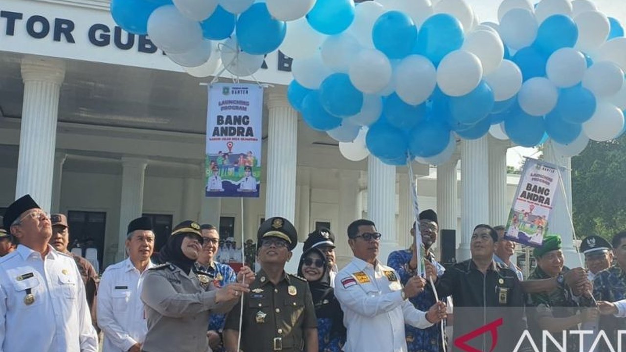Pemprov Banten menggelontorkan Rp60 miliar untuk membangun 12 kilometer jalan desa pada 2025 melalui program Bangun Jalan Desa Sejahtera (Bang Andra), guna meningkatkan konektivitas dan kesejahteraan masyarakat.