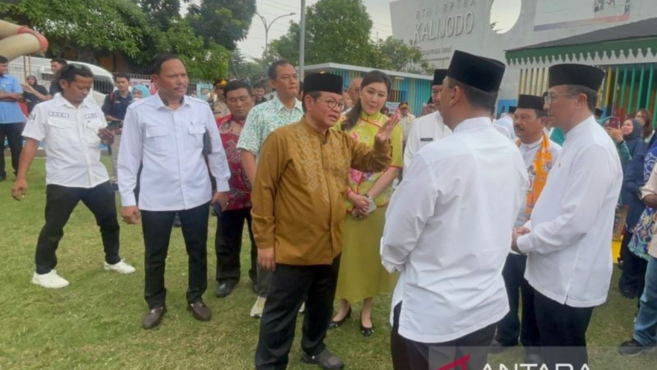 Gubernur DKI Jakarta, Pramono Anung Wibowo, meninjau dan berencana revitalisasi RPTRA Kalijodo untuk menjadikannya ruang publik yang ramah dan bermanfaat bagi warga.