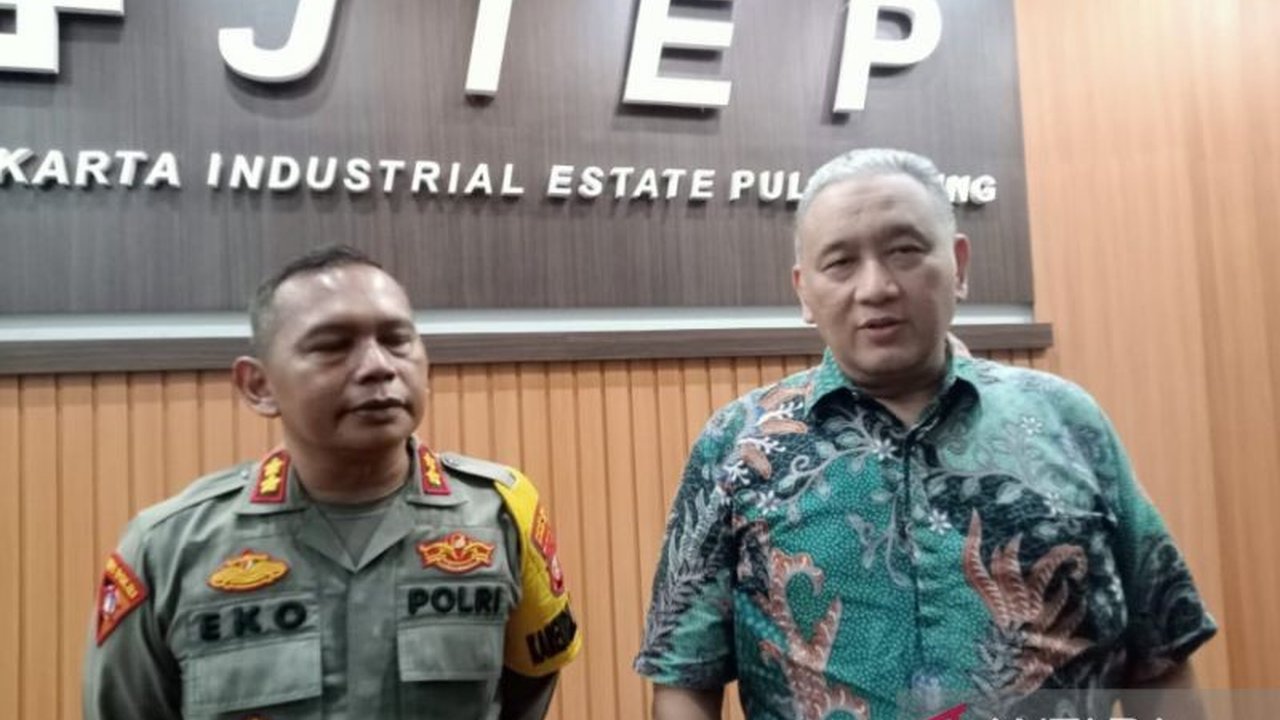 Personel gabungan TNI, Polri, dan Satpol PP meningkatkan patroli di kawasan industri Jakarta Timur untuk mencegah aksi premanisme dan pungli, sebagai bagian dari Operasi Berantas Jaya 2025.