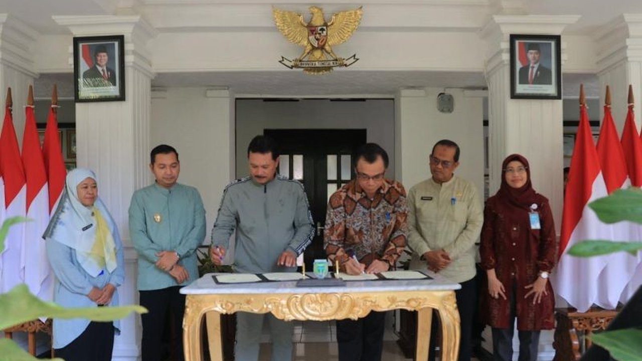 Pemerintah Kota Madiun berkolaborasi dengan RSUP Sardjito Yogyakarta untuk meningkatkan layanan kesehatan berbasis herbal sebagai alternatif pengobatan medis, mendukung program kesehatan nasional dan kearifan lokal.