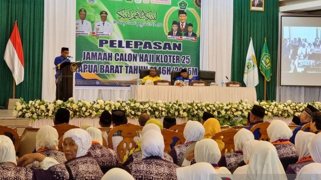 Sebanyak 21 calon haji dari Papua Barat dan Papua Barat Daya diberangkatkan ke Tanah Suci,  membawa harapan dan doa untuk keselamatan dan kesehatan selama menjalankan ibadah haji.