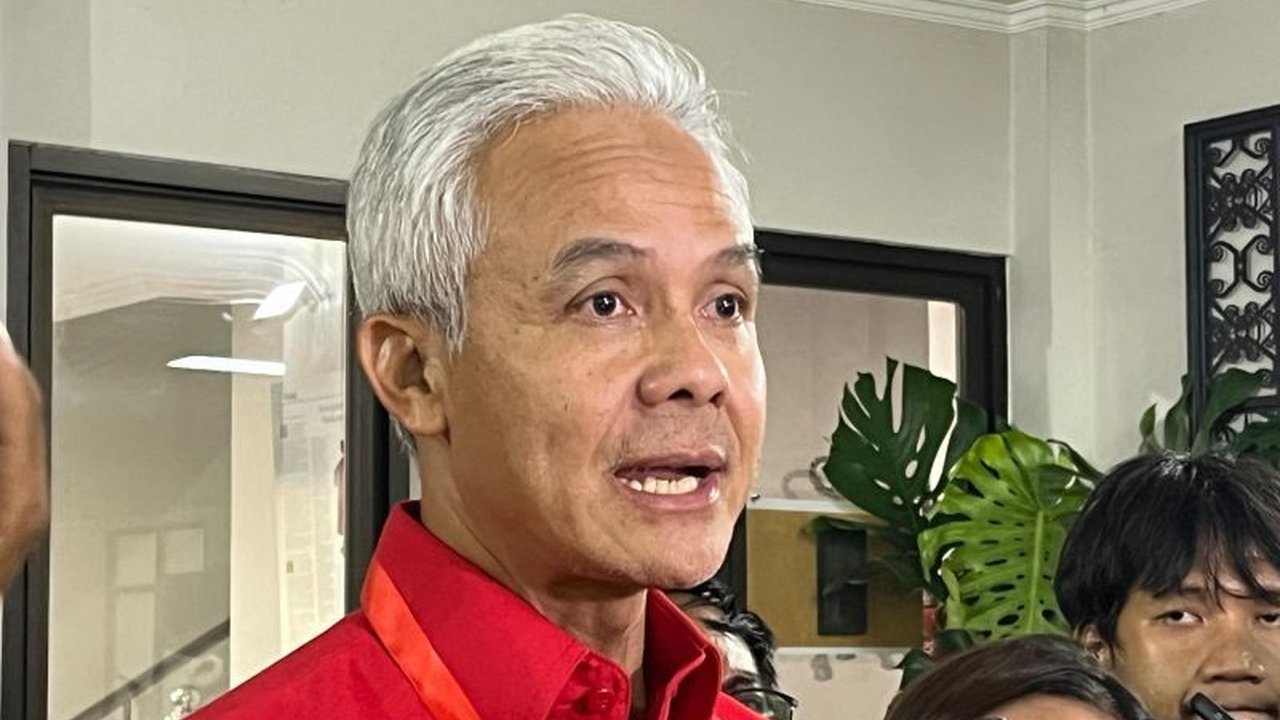 Ganjar Pranowo menjelaskan ketidakhadiran Gubernur DKI Jakarta, Pramono Anung, dalam pengarahan Megawati kepada kepala daerah PDIP, menyebut kemungkinan Pramono akan hadir di hari lain dalam acara tiga hari tersebut.