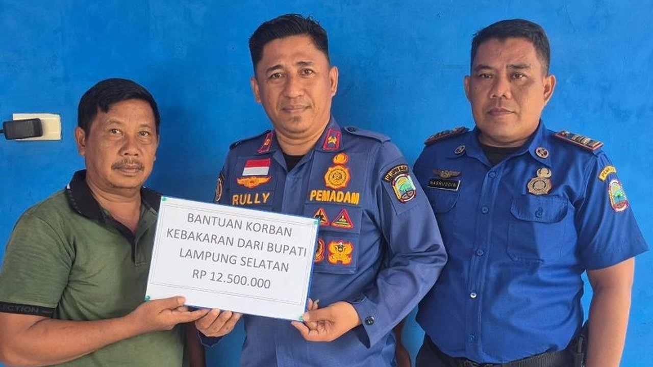 Pemerintah Kabupaten Lampung Selatan menyalurkan bantuan senilai Rp25 juta kepada dua warga Kalianda yang menjadi korban kebakaran rumah akibat tabung gas bocor dan instalasi listrik.