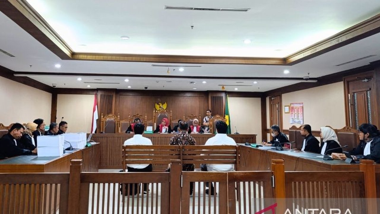 Mantan Kepala Pusat Krisis Kesehatan Kemenkes, Budi Sylvana, dituntut 4 tahun penjara dan denda Rp200 juta terkait kasus korupsi pengadaan APD COVID-19 tahun 2020 yang merugikan negara hingga Rp319,69 miliar.