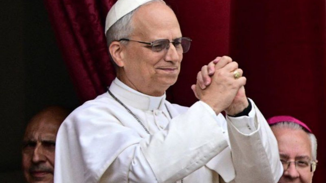 Sekretaris Jenderal Majelis Hukama Muslimin, Konselor Mohammed Abdelsalam, menjadi tokoh Muslim pertama yang diterima Paus Leo XIV di Vatikan, membahas dialog antaragama dan perdamaian dunia.