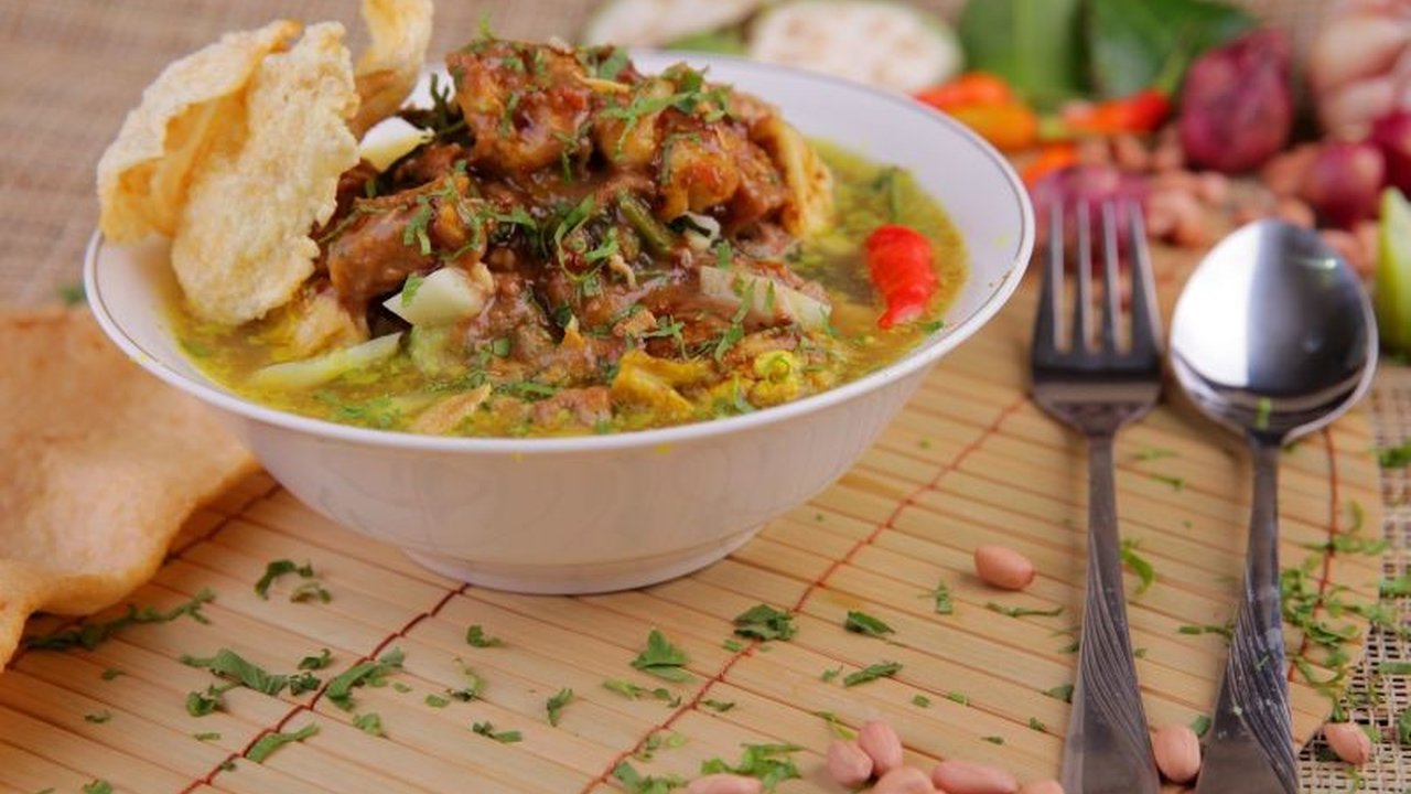 Kuliner khas Banyuwangi, rujak soto dan kue bagiak, resmi terdaftar sebagai Kekayaan Intelektual Komunal (KIK), upaya pelestarian warisan budaya lokal.