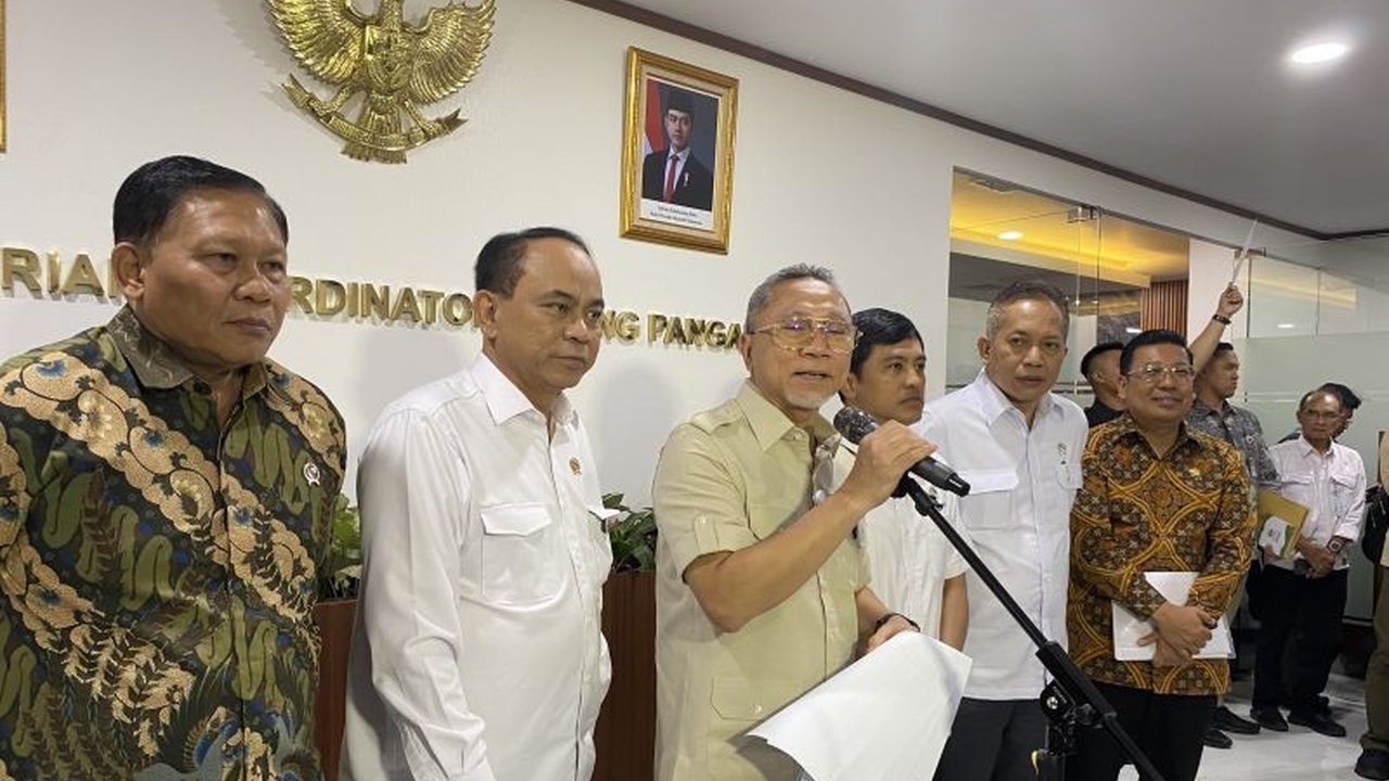 Menteri Koperasi Budi Arie Setiadi membantah tudingan bahwa pembentukan Koperasi Desa Merah Putih tidak partisipatif dan menggunakan pendekatan 'top down', menekankan bahwa prosesnya melibatkan musyawarah desa dan voting warga.