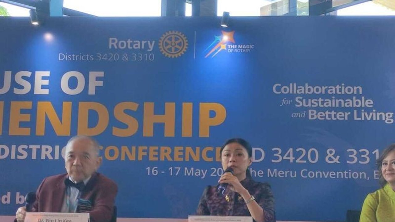 Rotary Distrik Indonesia Timur fokus pada isu lingkungan dan sampah melalui berbagai proyek, termasuk pelatihan pengelolaan sampah dan ekonomi sirkular, guna mendukung kehidupan masyarakat yang sehat dan berkelanjutan.