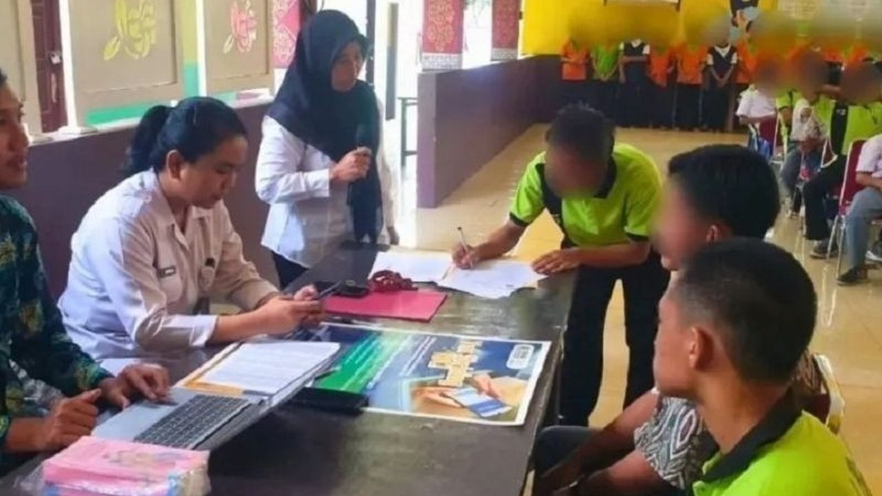 Dinas Kesehatan Kota Tangerang bekerja sama dengan LPKA Kelas I Tangerang menggelar skrining kesehatan untuk 127 anak binaan, mendeteksi dini penyakit seperti TBC dan Hepatitis C guna mendukung program eliminasi nasional.