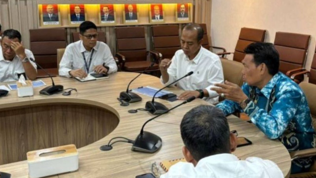 Wakil Bupati Hulu Sungai Selatan mengusulkan pembangunan infrastruktur sumber daya air di Sungai Amandit kepada Kementerian PUPR untuk mengatasi banjir dan meningkatkan produktivitas pertanian demi swasembada pangan.