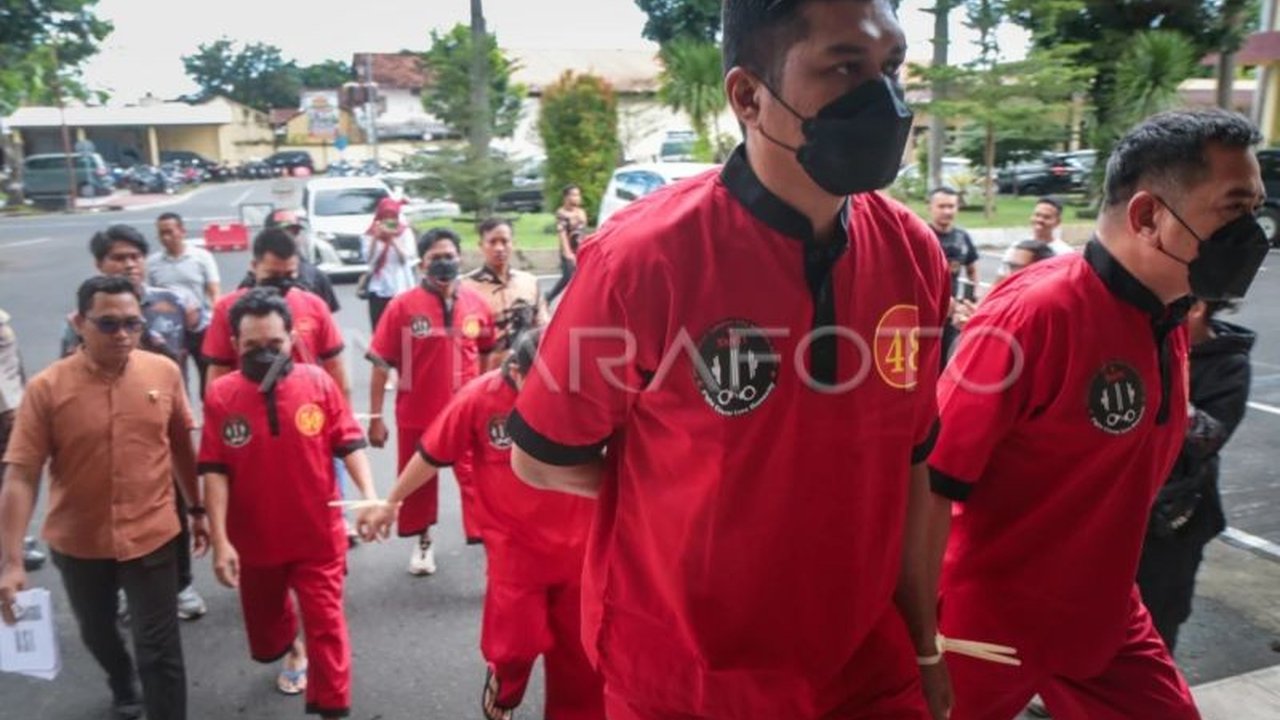 Polda NTB berhasil mengungkap 32 kasus premanisme dengan 302 pelaku selama Operasi Pekat II Rinjani 2025, 81 diantaranya diproses hukum.