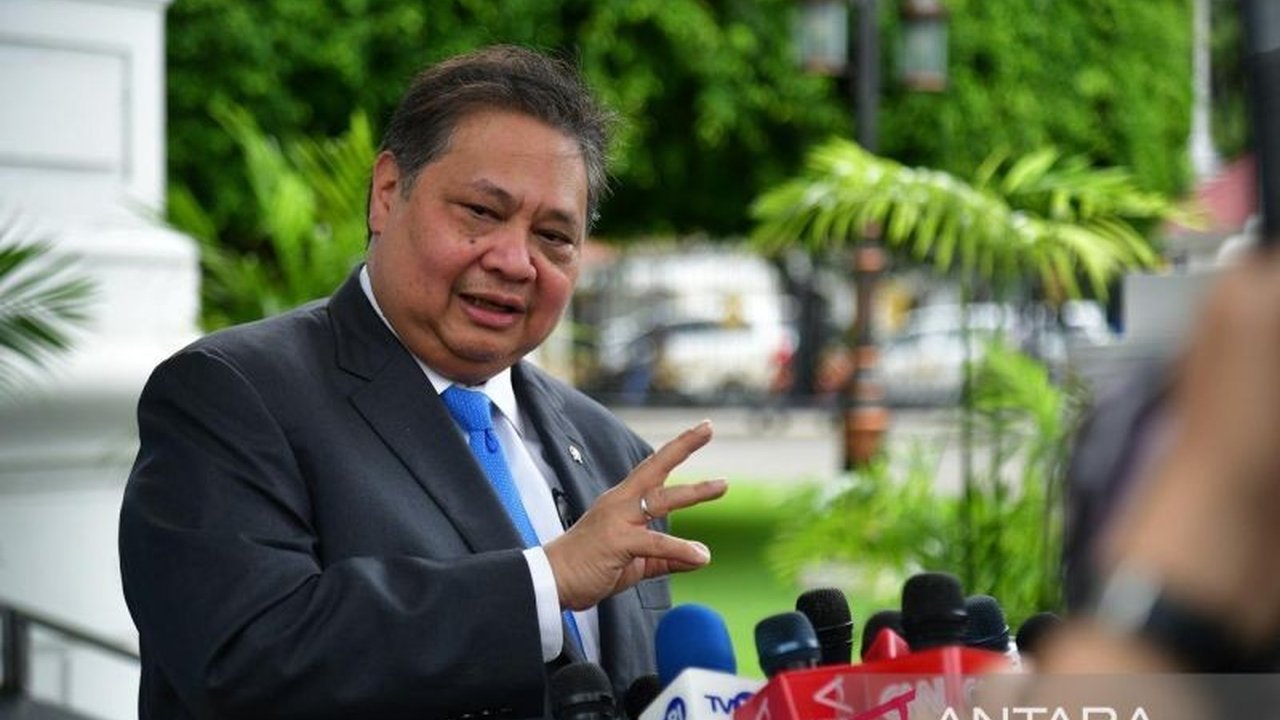 Pemerintah Indonesia menyiapkan berbagai kebijakan ekonomi jangka pendek dan panjang untuk menghadapi ketidakpastian global, dengan tetap optimis mencapai pertumbuhan ekonomi 5 persen di 2025.