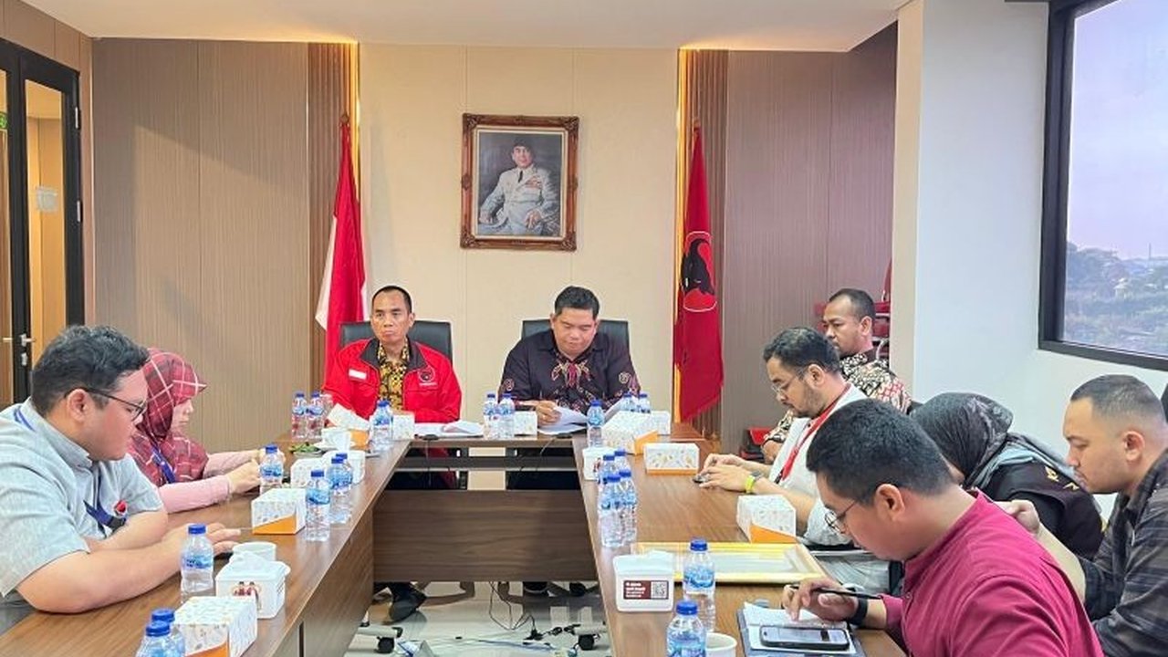 Komisi Informasi Provinsi DKI Jakarta mengimbau partai politik untuk tidak hanya melayani permintaan informasi, tetapi juga aktif mensosialisasikan UU KIP kepada masyarakat guna meningkatkan kesadaran publik atas hak informasi.