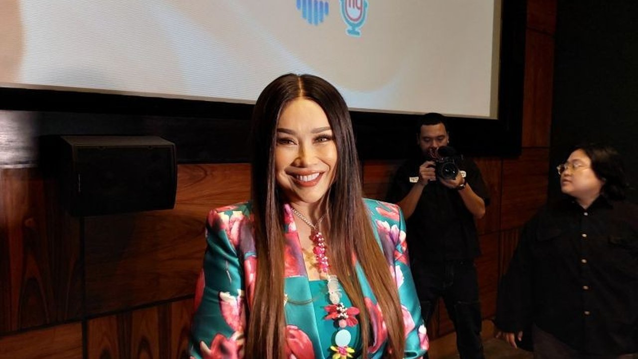 Titi DJ turut serta dalam penulisan lirik lagu 