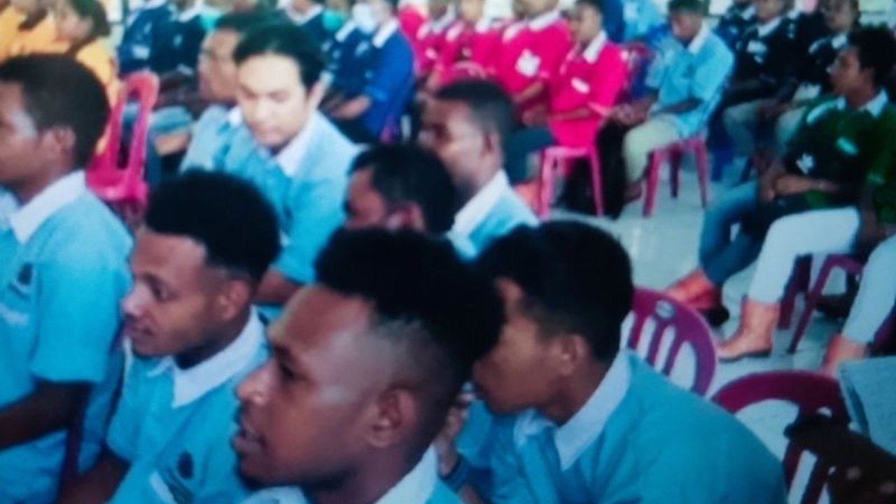 Loka Latihan Kerja (LLK) Biak Numfor telah melatih 352 warga dengan beragam keterampilan kejuruan untuk mengurangi angka pengangguran yang mencapai 6,86 persen di tahun 2024.