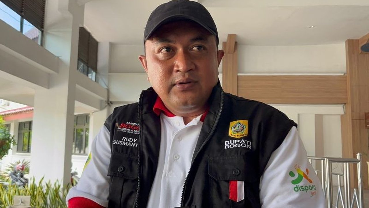 Bupati Bogor, Rudy Susmanto, mengubah nama empat RSUD menjadi nama pahlawan dan tokoh nasional untuk meningkatkan citra dan kualitas layanan kesehatan di Kabupaten Bogor.