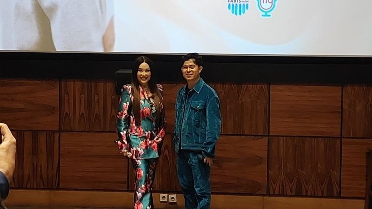 Diva Titi DJ berkolaborasi dengan Cakra Khan dalam single terbaru ‘Layar’, original soundtrack film musikal ‘Siapa Dia’ yang menceritakan tentang perpisahan yang tegar.