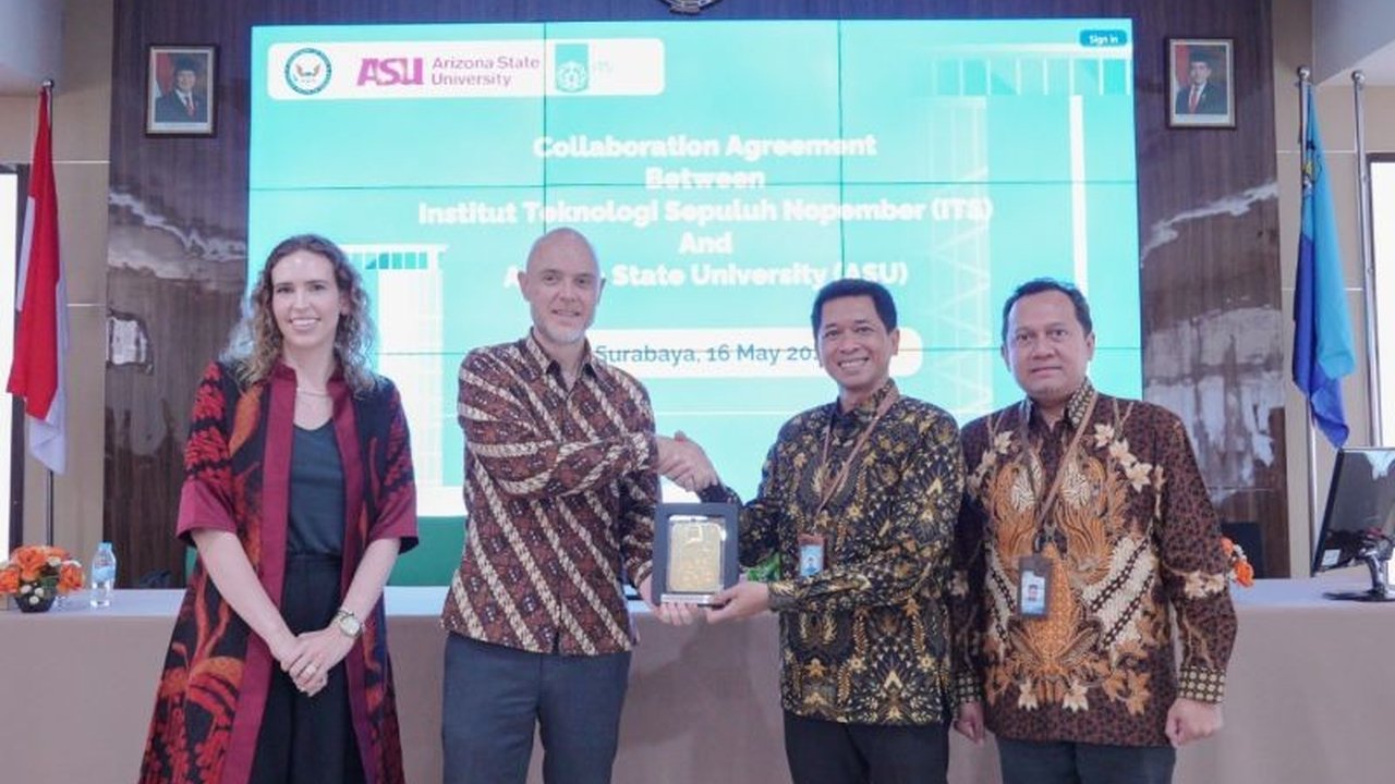 Institut Teknologi Sepuluh Nopember (ITS) menjalin kerja sama dengan Arizona State University (ASU) untuk mengembangkan industri semikonduktor di Indonesia, guna mendorong inovasi dan pertumbuhan ekonomi.