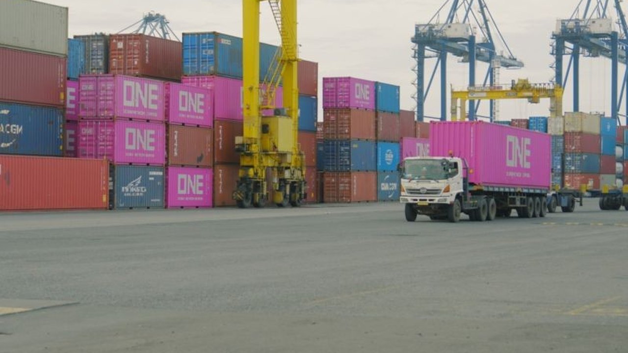 PT Pelindo Solusi Logistik (SPSL) mencatatkan kinerja positif di kuartal I-2025, ditopang oleh peningkatan layanan logistik dan infrastruktur, serta optimalisasi operasional.