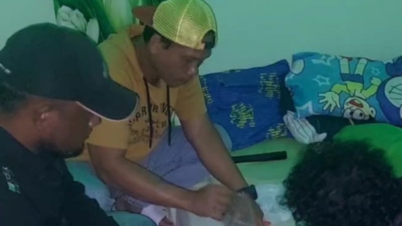 Polres Mimika berhasil menggagalkan peredaran narkotika jenis ganja dengan mengamankan 36 paket ganja dan menangkap pelaku berinisial TYT alias Yandri di Timika, Papua Tengah.