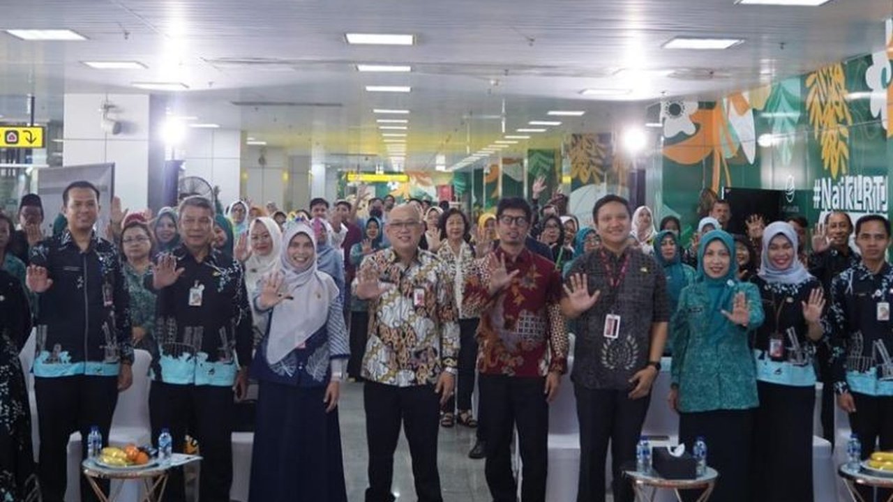 PT LRT Jakarta bersama Pemkot Jakut menggelar imunisasi massal gratis,  menunjukkan komitmen terhadap kesehatan masyarakat dan menciptakan generasi sehat menuju Jakarta sebagai kota global.