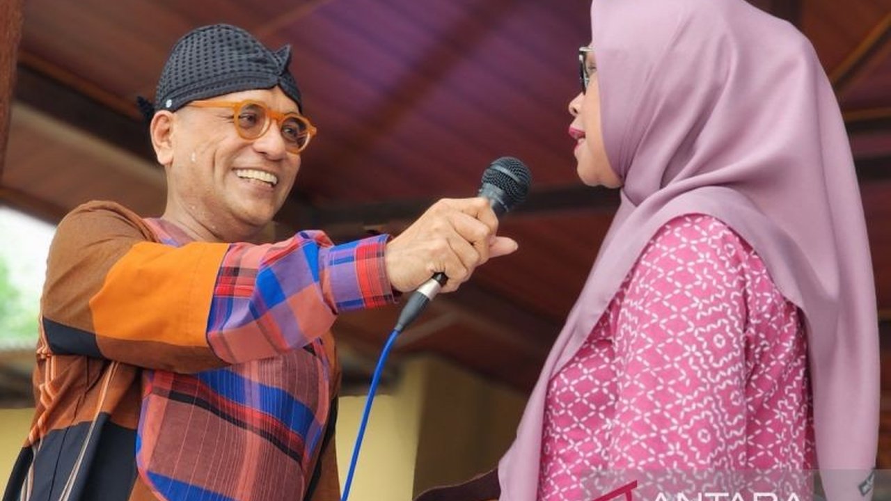 Legislator Samuel Wattimena memperingatkan ancaman AI terhadap pelaku wisata di Indonesia, menekankan pentingnya peningkatan kompetensi SDM dan pengelolaan sampah untuk menghadapi era digital.