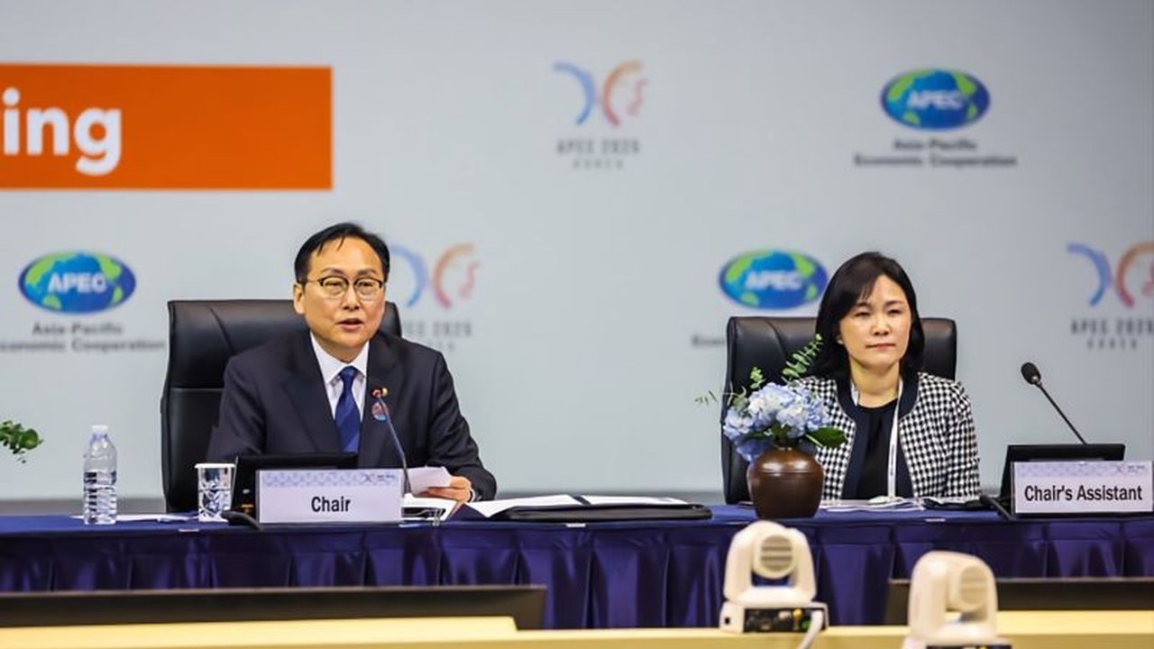 Menteri Perdagangan negara-negara APEC membahas ketidakpastian ekonomi global dan upaya memperbarui sistem perdagangan multilateral dalam pertemuan di Pulau Jeju, Korea Selatan.