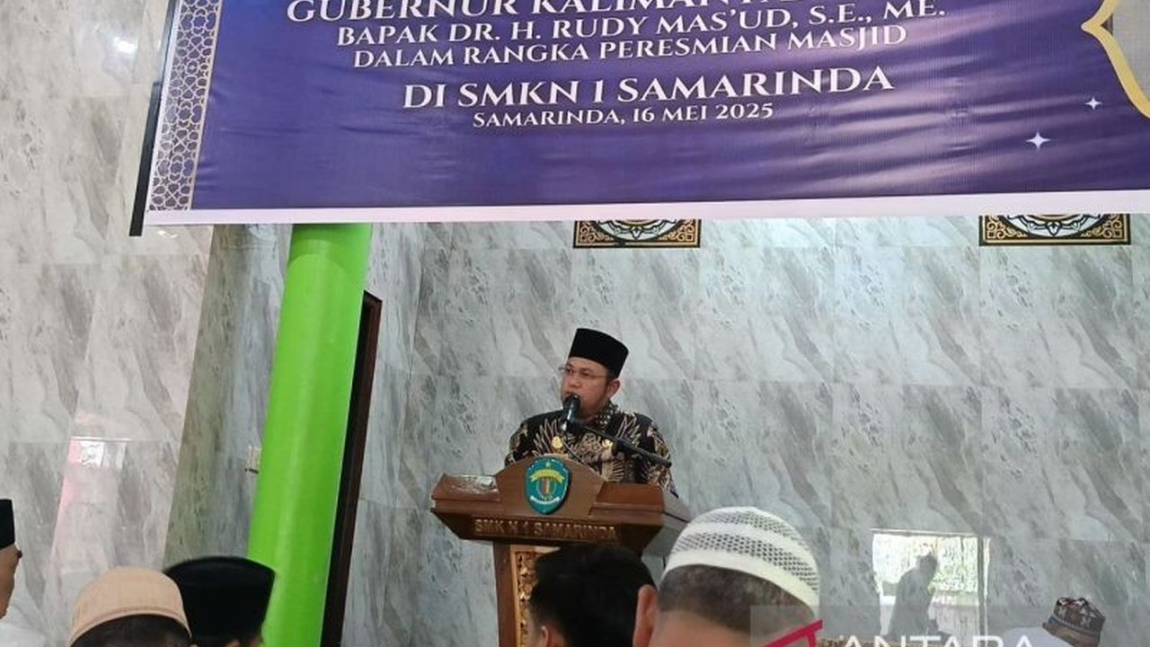 Gubernur Kaltim menginstruksikan masjid sekolah menjadi pusat pembinaan karakter siswa, guna membentuk generasi cerdas dan berakhlak mulia.