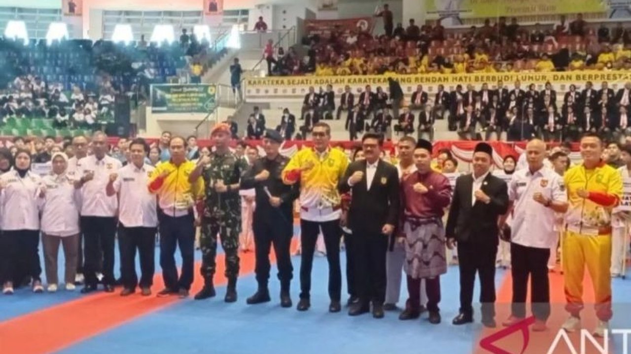Kejuaraan Nasional Karate Piala Ketua Umum PB FORKI III dan Piala Gubernur Riau di Pekanbaru diikuti 1.025 atlet dari 27 provinsi, menjadi ajang pencarian bibit atlet berprestasi internasional.