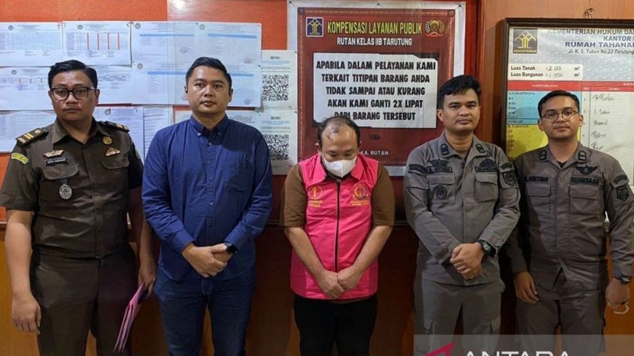 Kejari Tapanuli Utara menahan Dirut PT Mitra Visioner Pratama, HR, tersangka korupsi pengadaan internet service provider (ISP) senilai Rp2,83 miliar pada tahun anggaran 2020 dan 2021.