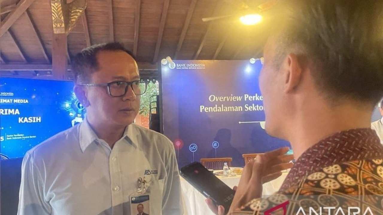 Transaksi QRIS di Banten pada triwulan pertama 2025 mencapai Rp19,94 triliun dengan 218 juta transaksi, menunjukkan peningkatan adopsi pembayaran digital dan kontribusi signifikan UMKM.