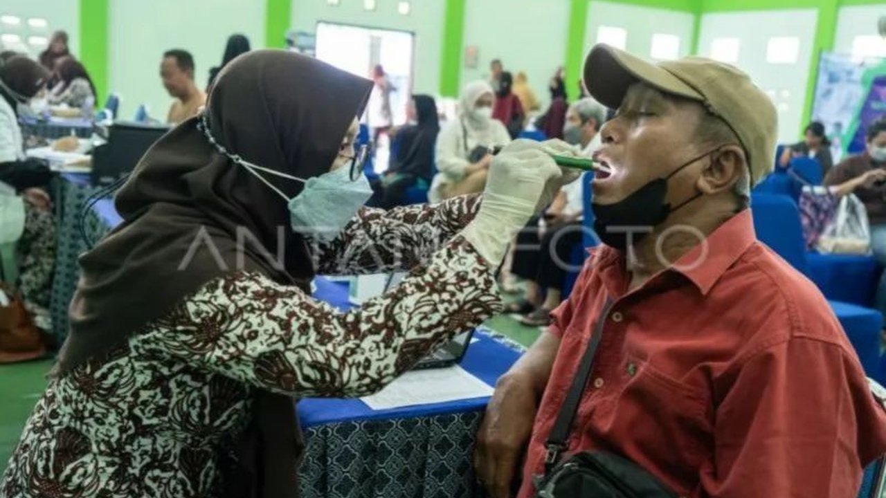 Kota Yogyakarta akan meluncurkan aplikasi pemantauan kesehatan warga per kampung untuk mendukung program Satu Kampung Satu Nakes pada Agustus 2025, guna memetakan data kesehatan dan kebutuhan warga secara rinci.