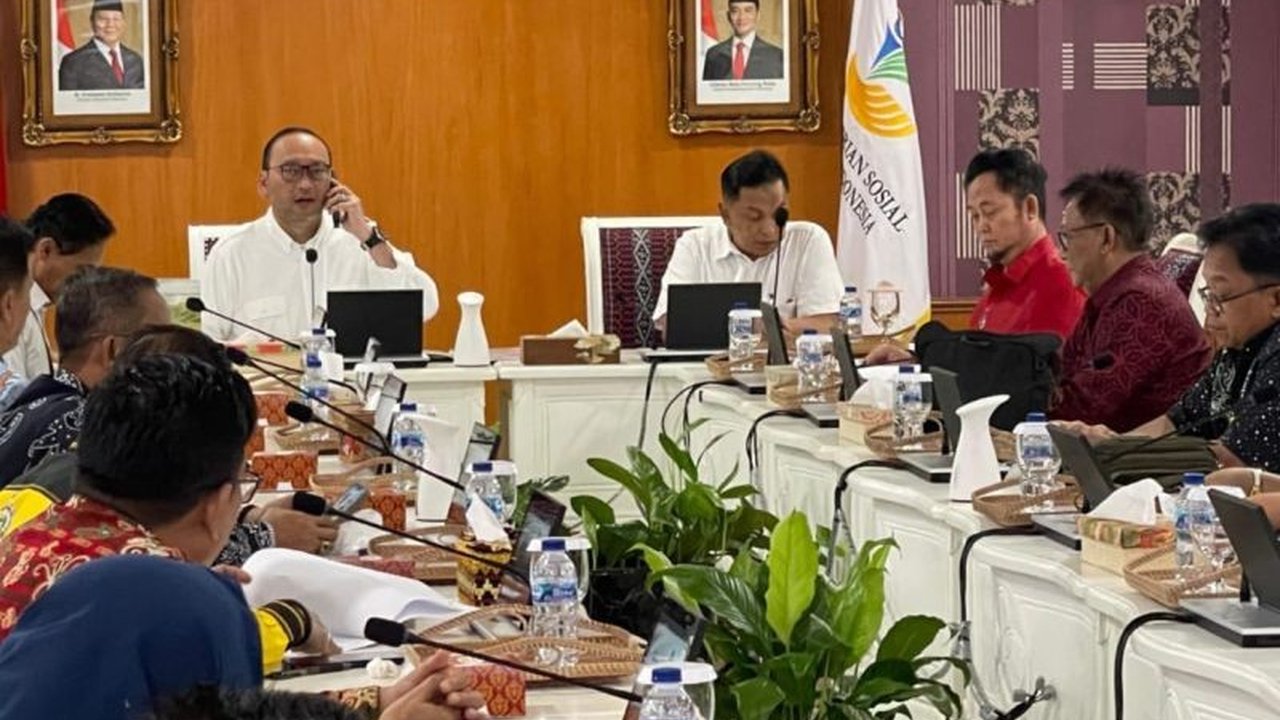 Bupati Katingan, Saiful, bertemu Kemensos untuk membahas persiapan teknis pembentukan Sekolah Rakyat di Kabupaten Katingan, Kalimantan Tengah, pada tahun pelajaran 2025/2026, termasuk kesiapan lahan, gedung, dan sumber daya manusia.