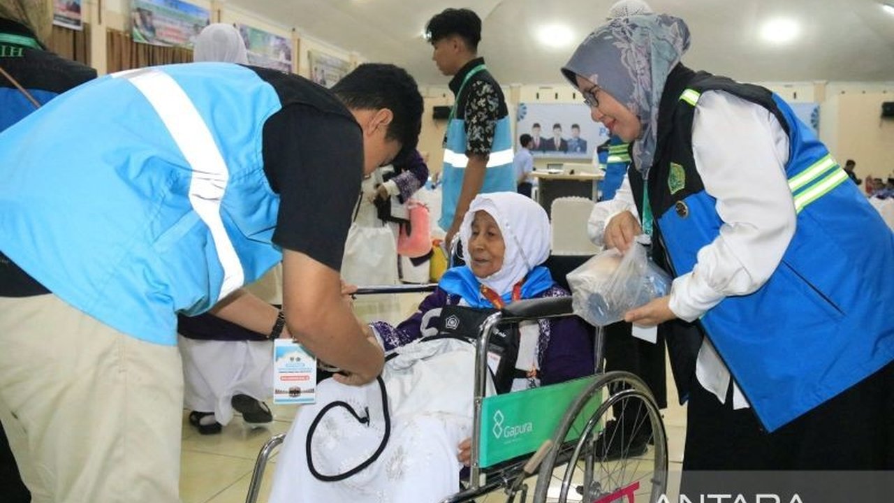 PPIH Embarkasi Padang mengingatkan jamaah calon haji gelombang kedua asal Sumatera Barat untuk berihram di embarkasi dan menggunakan pita pengenal syarikah.