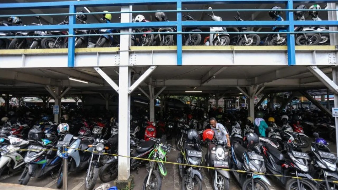 Pemerintah Provinsi DKI Jakarta sedang mengkaji lokasi pembangunan fasilitas parkir atau park and ride untuk mengurangi kemacetan dan parkir liar di Jakarta, dengan rencana penambahan fasilitas tersebut di pusat-pusat keramaian.