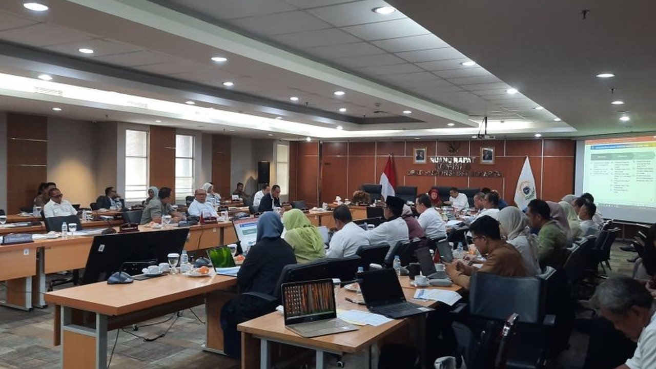 Pemprov DKI Jakarta mengusulkan penambahan anggaran Rp158 miliar untuk mempercepat normalisasi Kali Ciliwung guna mencegah banjir, dengan target penyelesaian pada 2027.