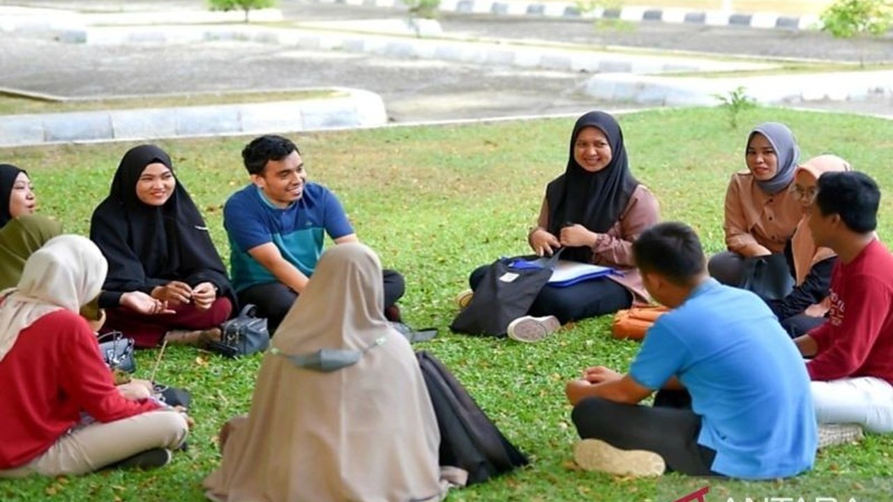 Program Studi Magister Ilmu Kelautan Universitas Negeri Gorontalo (UNG) berhasil meraih akreditasi unggul dari LAMSAMA, menjadikannya program studi unggulan di pascasarjana UNG dan berkontribusi pada pengembangan ilmu kelautan di Indonesia Timur.