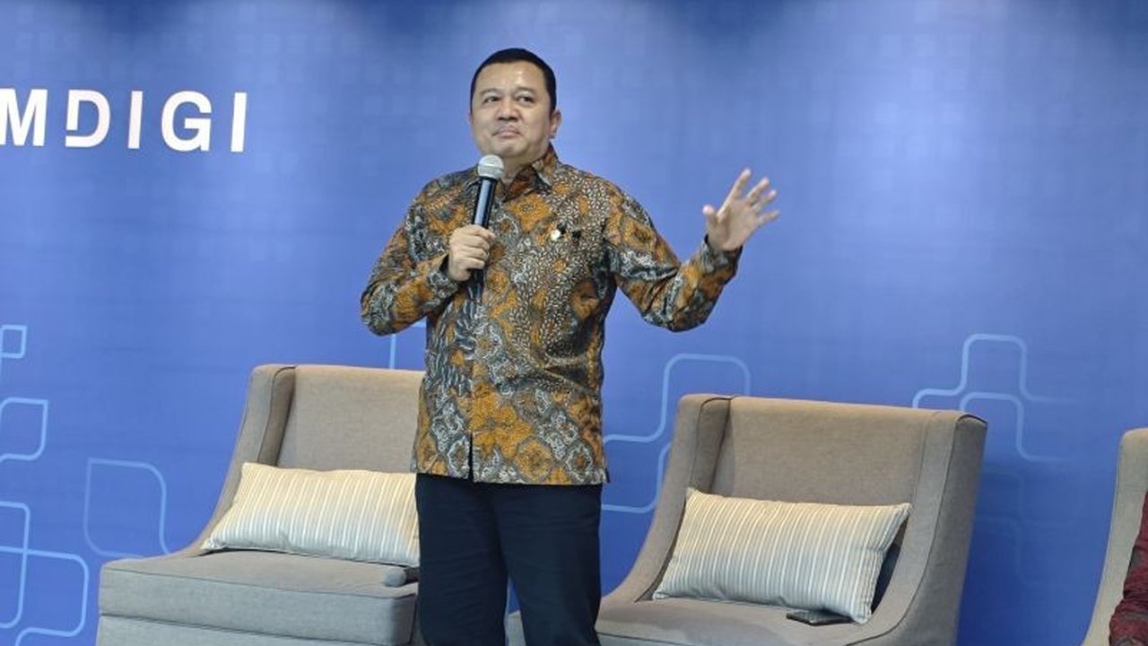 Kemkominfo sebut teknologi eSIM dan biometrik berhasil mencegah penggunaan identitas palsu dalam registrasi kartu SIM, dengan akurasi hingga 95,6 persen.