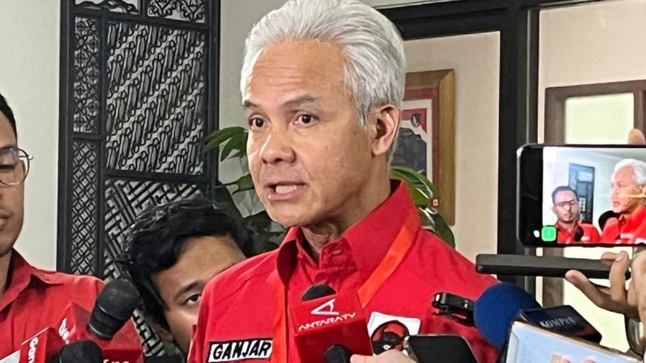 Ketua DPP PDI Perjuangan, Ganjar Pranowo, menginstruksikan seluruh kepala daerah dari partainya untuk mendukung penuh program-program pemerintahan Presiden Prabowo Subianto demi pelayanan masyarakat yang lebih baik.