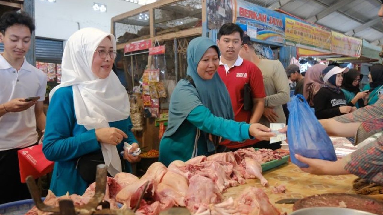 Pemkot Magelang melalui program ‘Magelang Bergaung’ kembali menggelar ‘Ayo Nglarisi Pasar’ di Pasar Rejowinangun dan Pasar Kebonpolo untuk mendukung perekonomian masyarakat dan kearifan lokal.