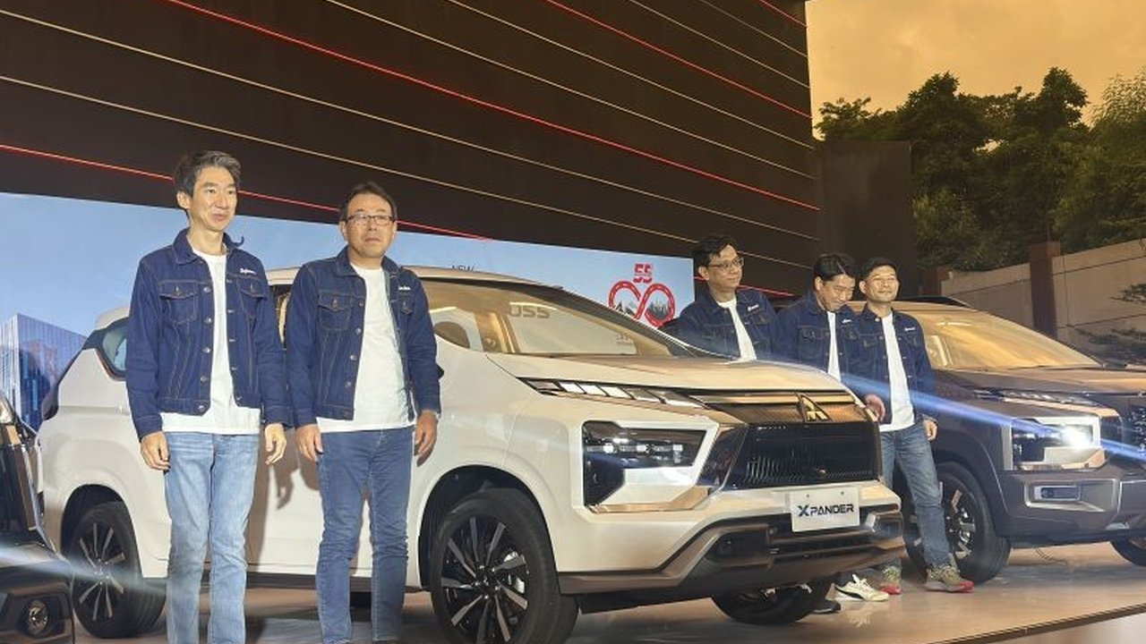 Mitsubishi Motors Krama Yudha Sales Indonesia (MMKSI) meluncurkan Xpander dan Xpander Cross 2025 dengan desain eksterior baru, interior mewah, fitur keselamatan yang disempurnakan, dan harga mulai dari Rp270,1 juta.
