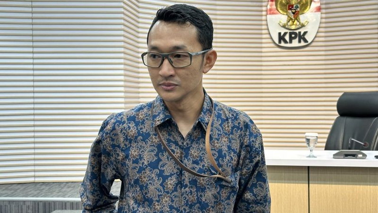 Komisi Pemberantasan Korupsi (KPK) menyatakan fokus pada perkara Hasto Kristiyanto meskipun telah mengetahui lokasi buron Harun Masiku, tersangka kasus suap di KPU.