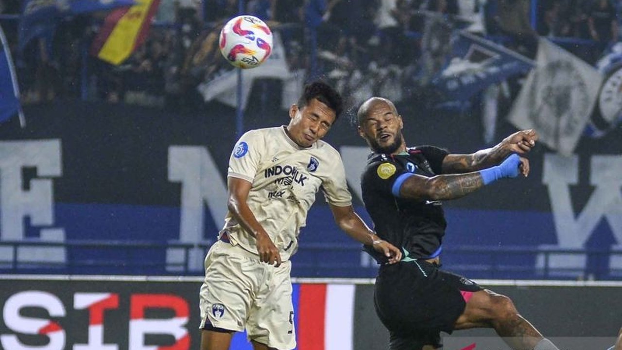 Persita Tangerang berhasil menahan imbang Persib Bandung dengan skor 2-2 dalam pertandingan Liga 1 yang penuh drama di Stadion Indomilk Arena, Tangerang.