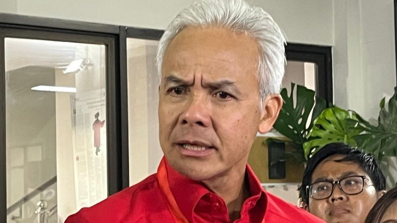 Ketua DPP PDIP Ganjar Pranowo memastikan penundaan kongres partai tak berkaitan dengan penahanan Sekjen Hasto Kristiyanto, dan menegaskan keputusan ada di tangan Megawati Soekarnoputri.