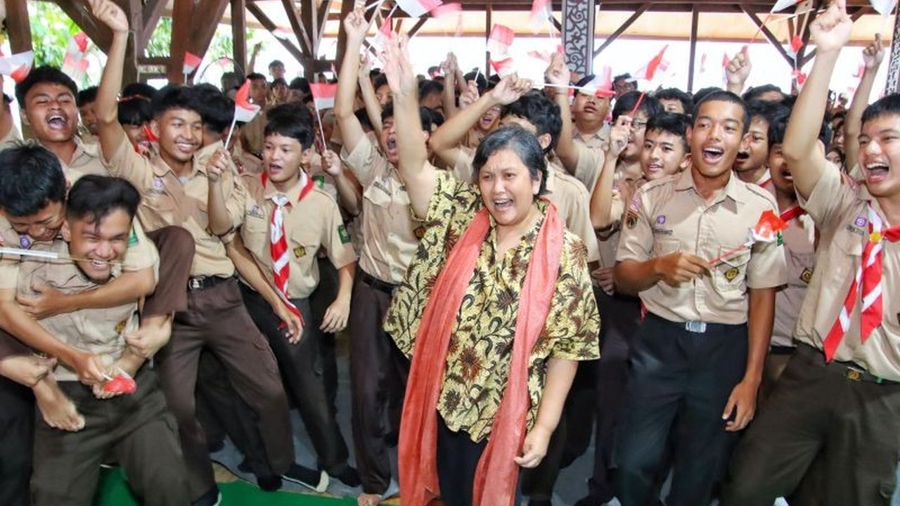 Wakil Ketua MPR RI Lestari Moerdijat menekankan pentingnya menanamkan nilai-nilai Pancasila sejak dini untuk mencetak generasi emas Indonesia yang kritis, kreatif, dan bergotong royong.