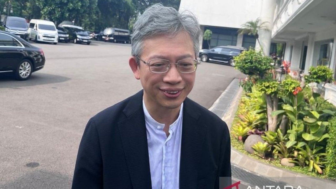 Menandai peringatan 75 tahun hubungan diplomatik, Menteri Pertahanan Prabowo Subianto bertemu Dubes China, Wang Lutong, membahas peningkatan investasi dan kerja sama pangan antara Indonesia dan Tiongkok.