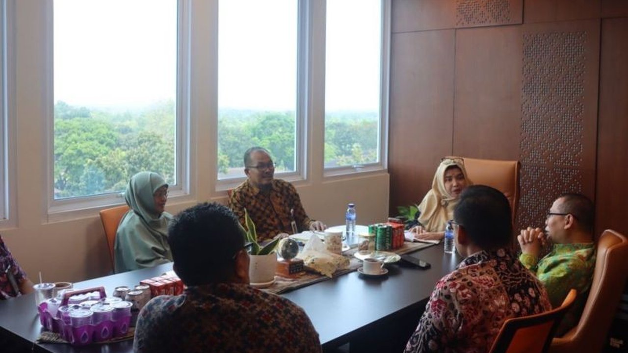 Universitas Jambi (Unja) dan Badan Pusat Statistik (BPS) Provinsi Jambi berkolaborasi untuk mengoptimalkan pemanfaatan mikro data BPS bagi penelitian akademisi dan mahasiswa, demi peningkatan kualitas riset di Unja dan pembangunan daerah.