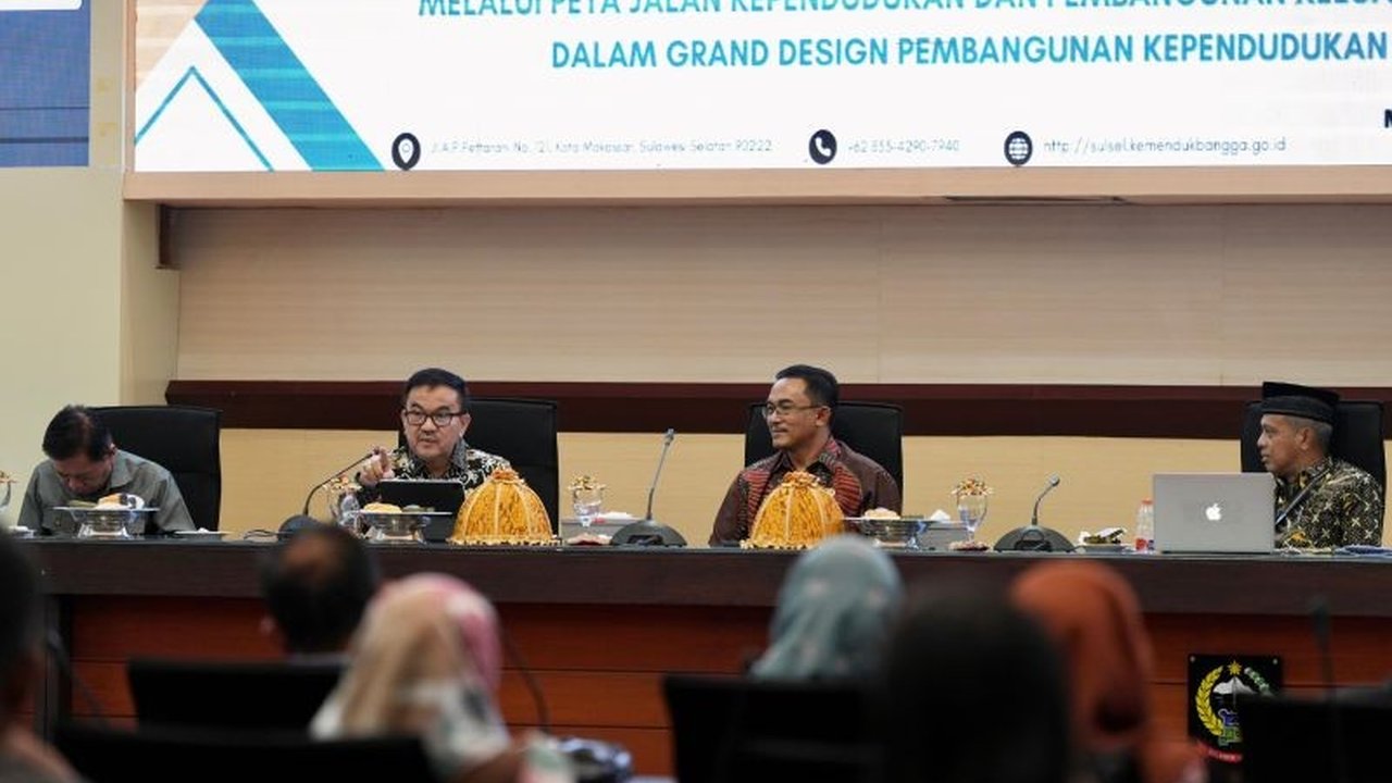 Pemerintah Provinsi Sulawesi Selatan mendorong seluruh kabupaten dan kota untuk segera menyusun Grand Desain Pembangunan Kependudukan (GDPK) sebagai dasar perencanaan pembangunan jangka panjang berbasis kependudukan, guna mencapai visi Sulsel Maju dan Ber