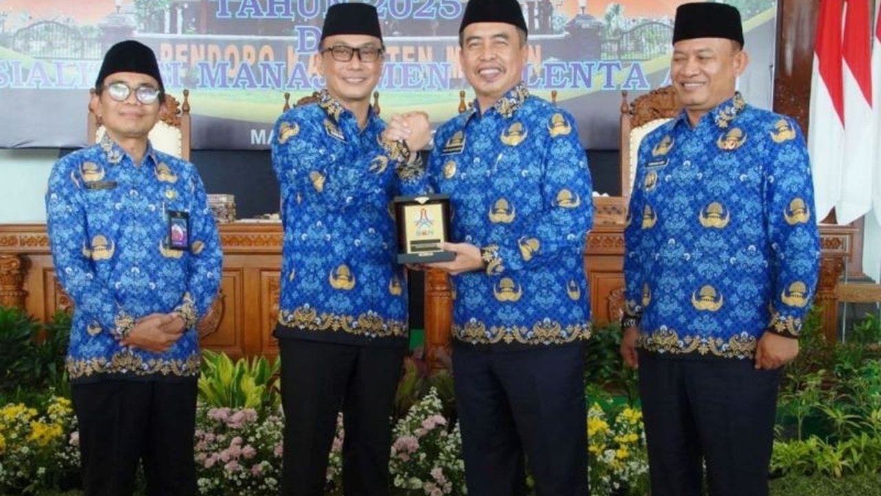 BKN tekankan pentingnya pemetaan talenta ASN untuk pembangunan efektif dan pelayanan publik berkualitas, ditandai penyerahan SK kepada 522 CASN di Madiun.